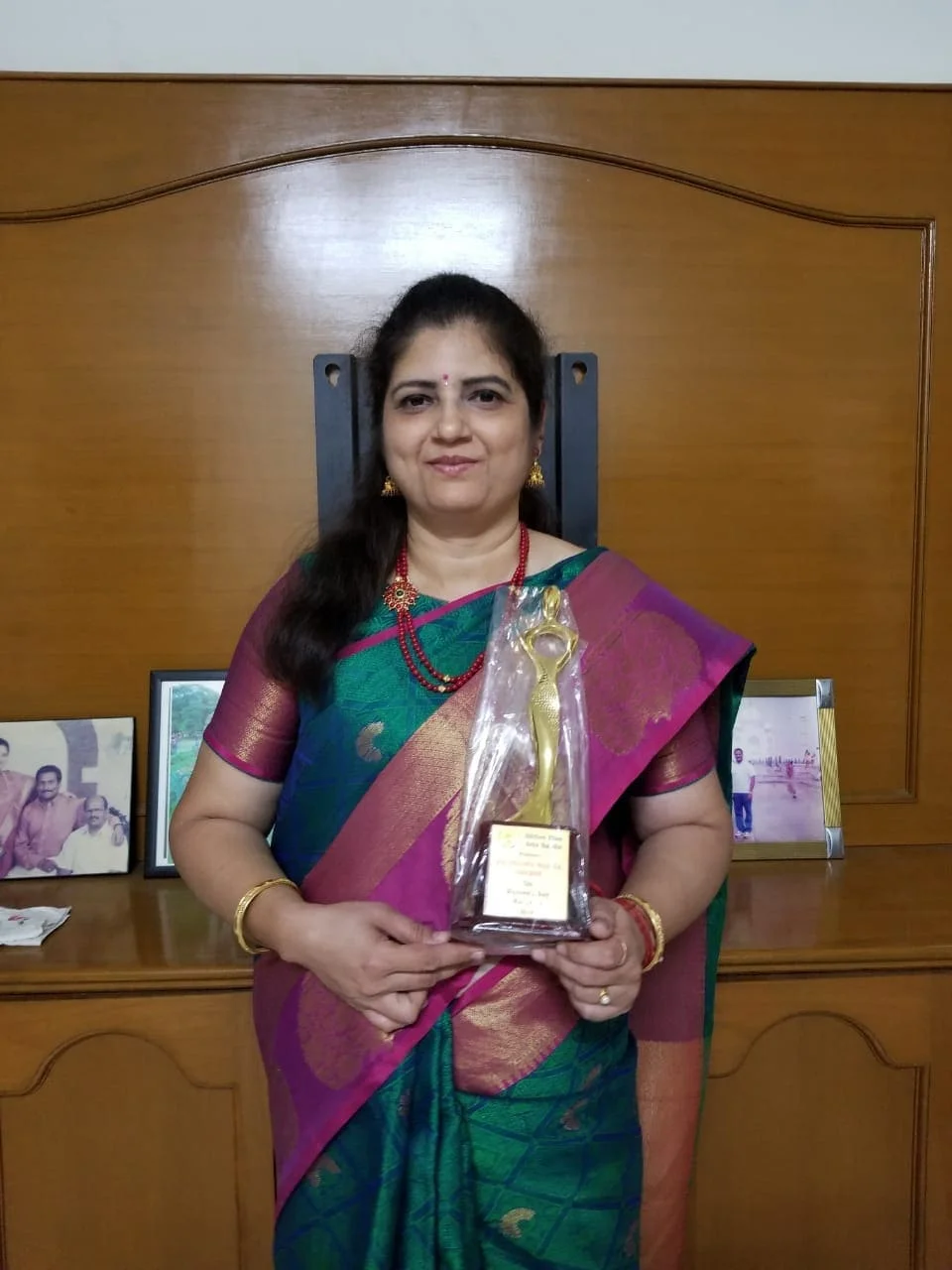 Kavitha Mahesh Kavithas Dental Enclave Tirupur award 2